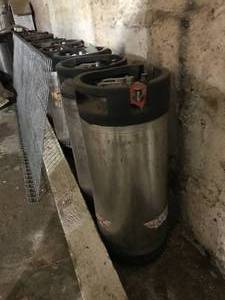 lot 436 image: Lot of CO2 soda dispensers - approximately 20 - v