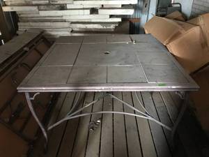 lot 442 image: Patio Table