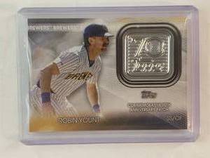 lot 36 image: Robin Yount 2021 Topps Commemorative 70th Anniversary Patch No. T70P-RY