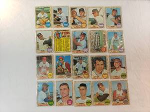 lot 37 image: Lot of 20 Vintage MLB Cards from 1968