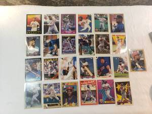 lot 77 image: Kirby Puckett Lot of 25 Cards