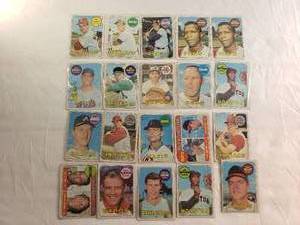lot 78 image: Lot of 20 Vintage MLB Cards from 19691970