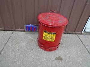 lot 105 image: Large justrite safety can. Approx. 10 gal As shown.