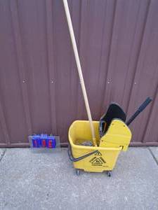 lot 106 image: Rubbermaid mop bucket & mop. As shown.