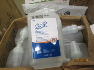 case of 6 bottles of scott antimicrobial foam skin cleaner 33.8floz per bottle
