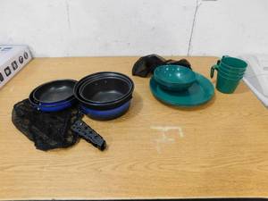 lot 23 image: Plastic dining set and Nesting cook set in mesh bags.