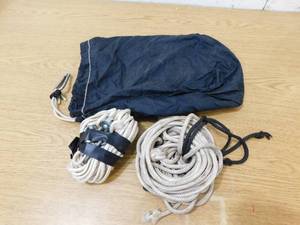 lot 24 image: Sinch Sack with rope and pully system