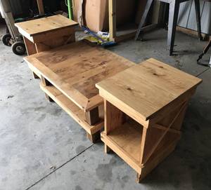 lot 7 image: 3-pc Set of Coffee and End Tables