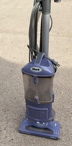 lot 43 image: Shark bag less vacuum cleaner