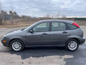 2005 Ford Focus ZX5 S - 2 OWNERS