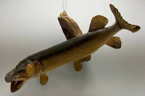 lot 1 image: Vintage 34 Northern Pike Mount