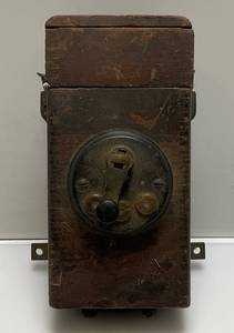 lot 12 image: Vintage KW Brand Ignition Coil