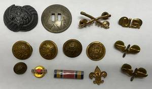 lot 49 image: Misc. Military Pins, Buttons & More