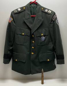 lot 64 image: US Army Class A Green Dress Service Jacket With U.S. National Defense Corps Combat Veterans Jacket With Pins And Patches & Military Shell