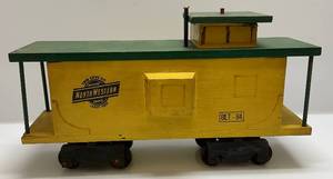 lot 78 image: Very Cool Handmade Wooden North Western Caboose Three Unit Birdhouse