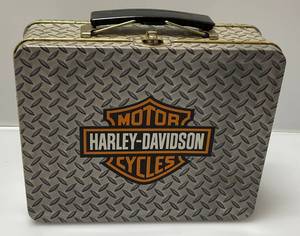lot 84 image: Vintage Harley Davidson Items Including Patches & More