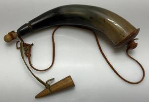 lot 112 image: Vintage Powderhorn