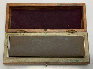 lot 114 image: Vintage Two Sided Wet Stone In Wooden Box (Very Cool)