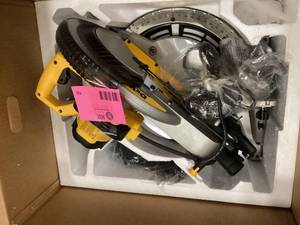 DEWALT 15 Amp Corded 12 in. Single Bevel Compound Miter Saw Customer Returns See Pictures