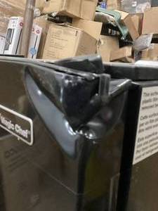 Magic Chef 10.1 cu. ft. Top Freezer Refrigerator in Black Damaged    Customer Returns See Pictures