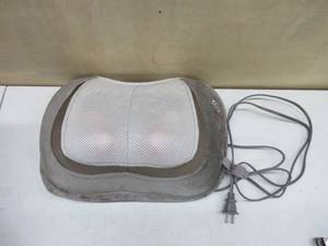 lot 610 image: Homedics Back and Neck Massager, Portable Shiatsu All Body Massage Pillow with Heat, Targets Upper and Lower Back, Neck and Shoulders. Lightweight for Travel  LIKE NEW, OPEN BOX, TESTED, WORKS