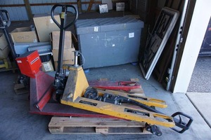 Pallet with Two Manual Hydraulic Fork Lifts..