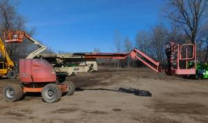 lot 3 image: 2005 JLG 450 AJSII Man Lift with Jib and Articulating Basket