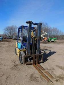 lot 4 image: 2003 Komatsu FG25T LP Forklift w Air Tires