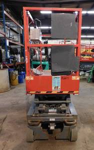 lot 8 image: 2015 SkyJack SJIII 3219 Scissor Lift