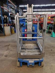 lot 9 image: 2013 Genie GR20 Vertical Mast Man Lift