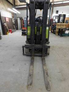 lot 11 image: 1998 Clark TMG15S 3-Wheel Electric Forklift