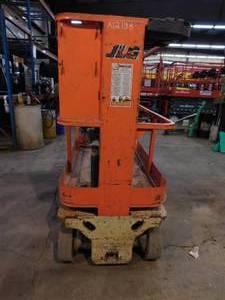 lot 12 image: 2015 JLG 1230ES Man Lift