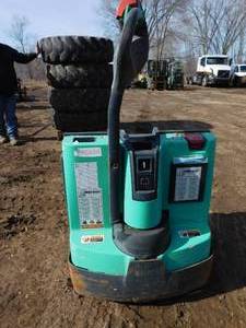 lot 18 image: 2011 Mitsubishi PW23 Electric Pallet Jack - FOR PARTS OR REPAIR