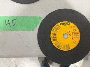 LOT OF 31 DEWALT GENERAL PURPOSE 7X18X58 CUTTING DISCS