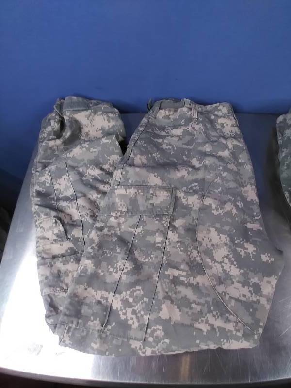 lot 188 image: TRU-SPEC Mens Uniform Coat and Pants - Size Medium