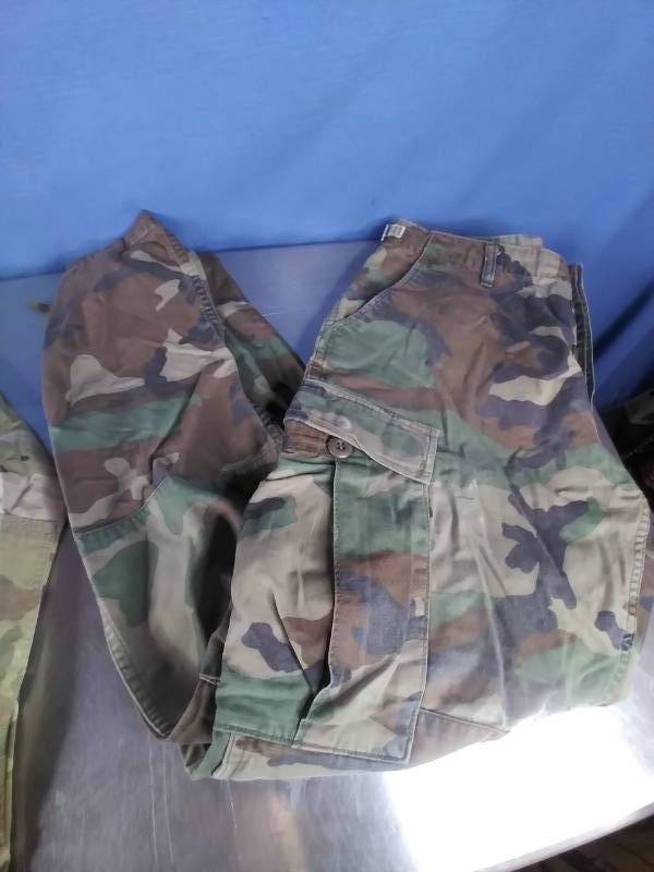 lot 189 image: US Army Combat Mens Uniform Coat and Pants - Size MediumRegular NATO Size 70809404
