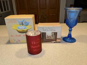 lot 409 image: Candles with Sentimental Sayings Birds George Washington P