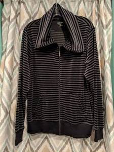 lot 414 image: New Calvin Klein Long Sleeve Zip Up Black & Gray Womens Size 2X P