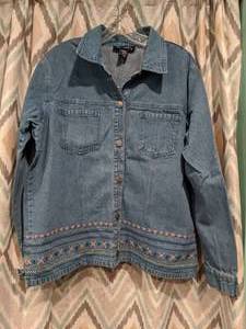 lot 417 image: Denin & Co. Jean Jacket with flowered cross stitch design on bottom Womens Size Large P