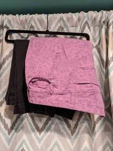 lot 421 image: Gloria Vanderbilt & Ruff Hewn Capris Black Purple Womens Size 8 P
