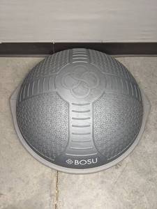 lot 21 image: Bosu Balance Trainer 25 Diameter B