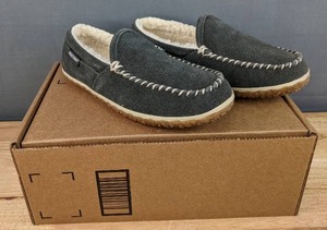 lot 86C image: NEW Minnetonka Moccasins Womens Size 7 N
