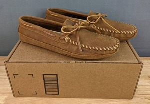 lot 95C image: NEW Minnetonka Moccasins Mens Size 10  N