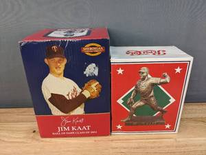 lot 86 image: Collection of 2 MN Twins Jim Kaat Stadium Give-Aways Bobblehead & BronzeResin Statue E