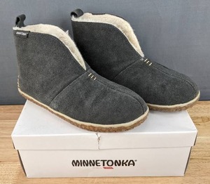 lot 123C image: Minnetonka Ankle Booties Womens Size 9  N