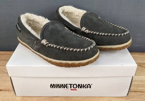 lot 115C image: Minnetonka Moccasins Womens Size 7  N
