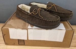 lot 130B image: NEW Minnetonka Moccasins Mens Size 16  N