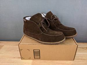 lot 9 image: New Minnetonka Boot Moccasin in Chocolate Brown Mens Size 10 N