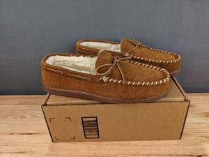 lot 133B image: New Minnetonka Moccasins Mens Pile Lined Hardsole Size 12 N