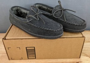 lot 65C image: Minnetonka Moccasins Mens Size 10.5  N